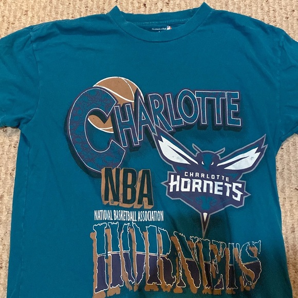 A teal Charlottes Hornets, Large tee shirt - Picture 2 of 4